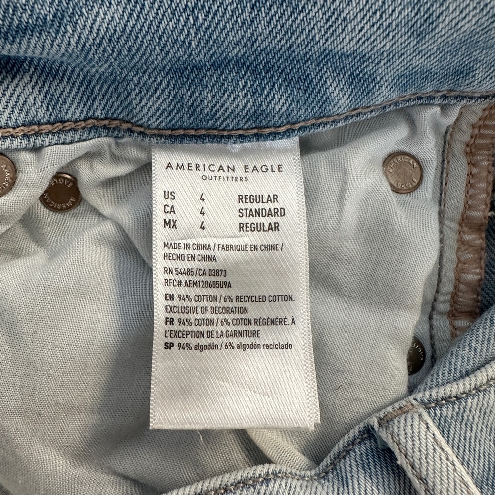 American Eagle 90s Straight Light Wash Jeans - Picture 4 of 5